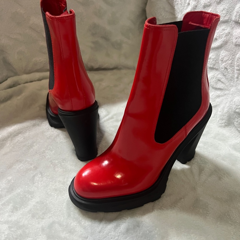 TRADE ALEXANDER MCQUEEN CHELSEA BOOTS -RED LEATHER -SIZE 37.5 / 7.5 US , NEW - Picture 9 of 11